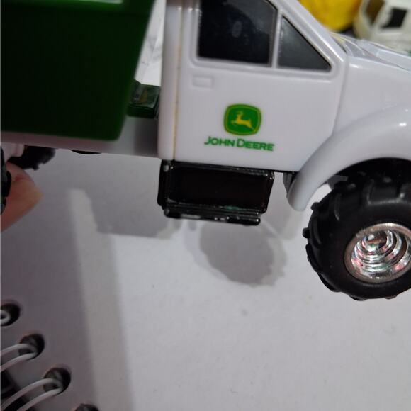 Tomy Ertl 1:64 Scale John Deere Toy Farm Dump Truck Diecast & Plastic Green - Picture 13 of 13